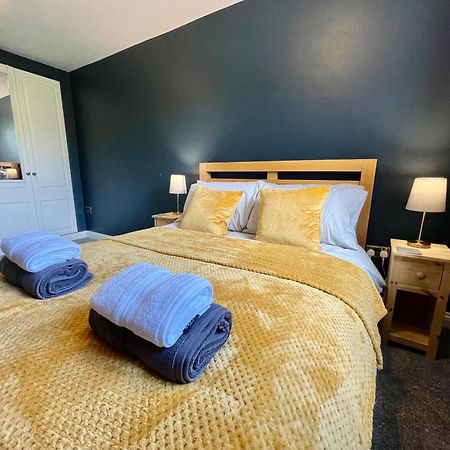 Large 5 Bed Detached House Near Stansted Airport With Parking For 2 Vehicles! Stansted Stays Станстед Маунтфитчет Екстериор снимка