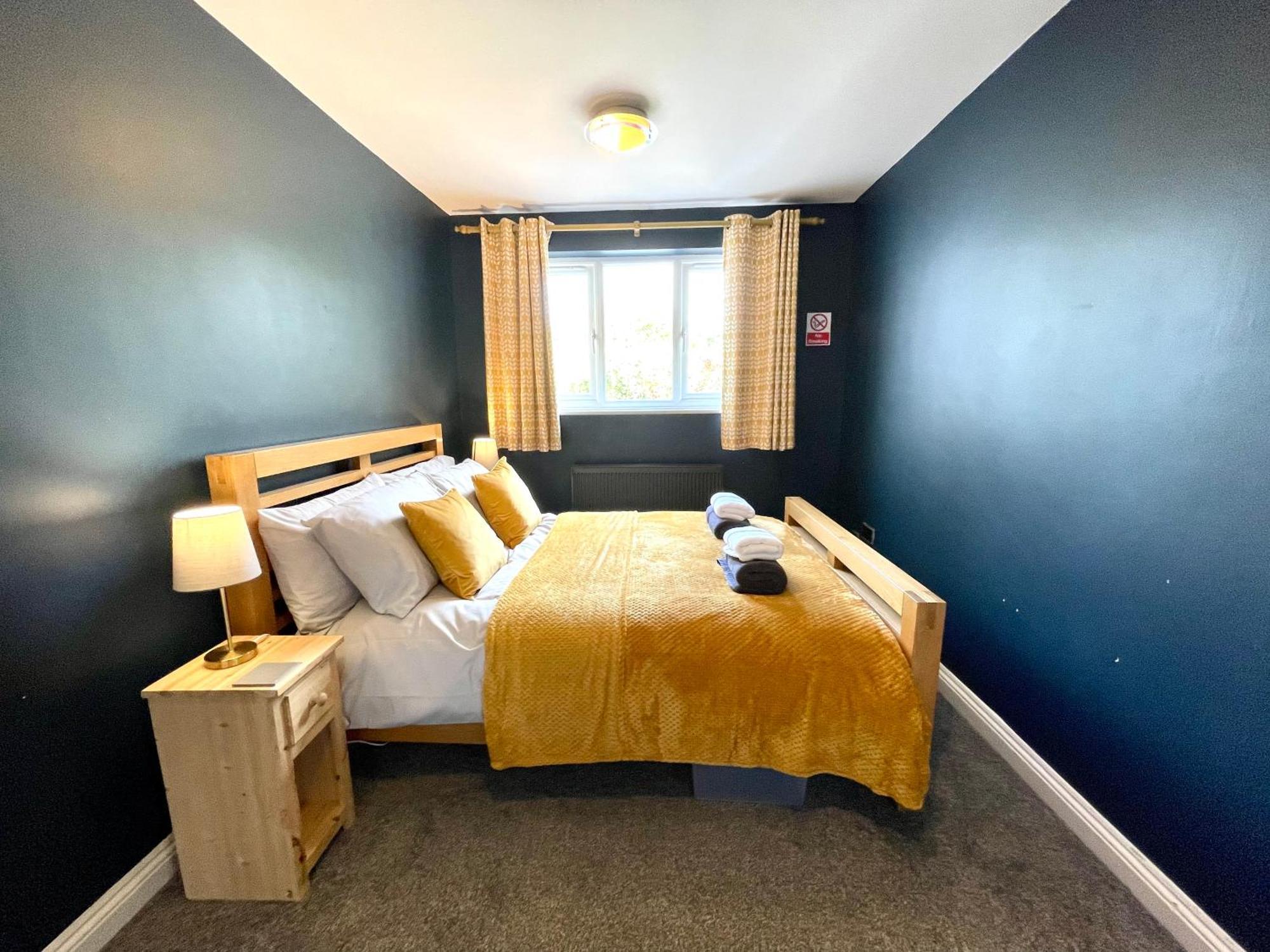 Large 5 Bed Detached House Near Stansted Airport With Parking For 2 Vehicles! Stansted Stays Станстед Маунтфитчет Екстериор снимка