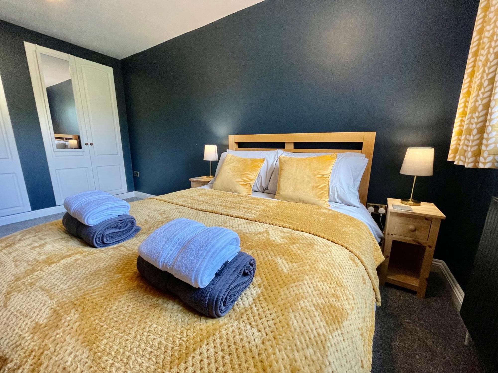 Large 5 Bed Detached House Near Stansted Airport With Parking For 2 Vehicles! Stansted Stays Станстед Маунтфитчет Екстериор снимка