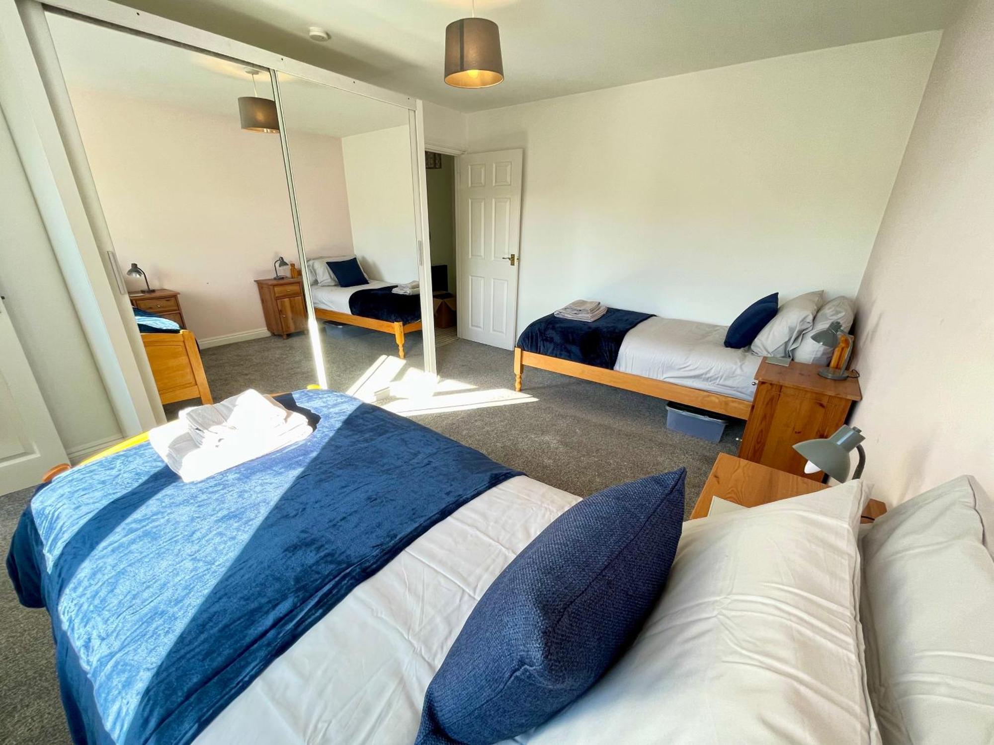 Large 5 Bed Detached House Near Stansted Airport With Parking For 2 Vehicles! Stansted Stays Станстед Маунтфитчет Екстериор снимка