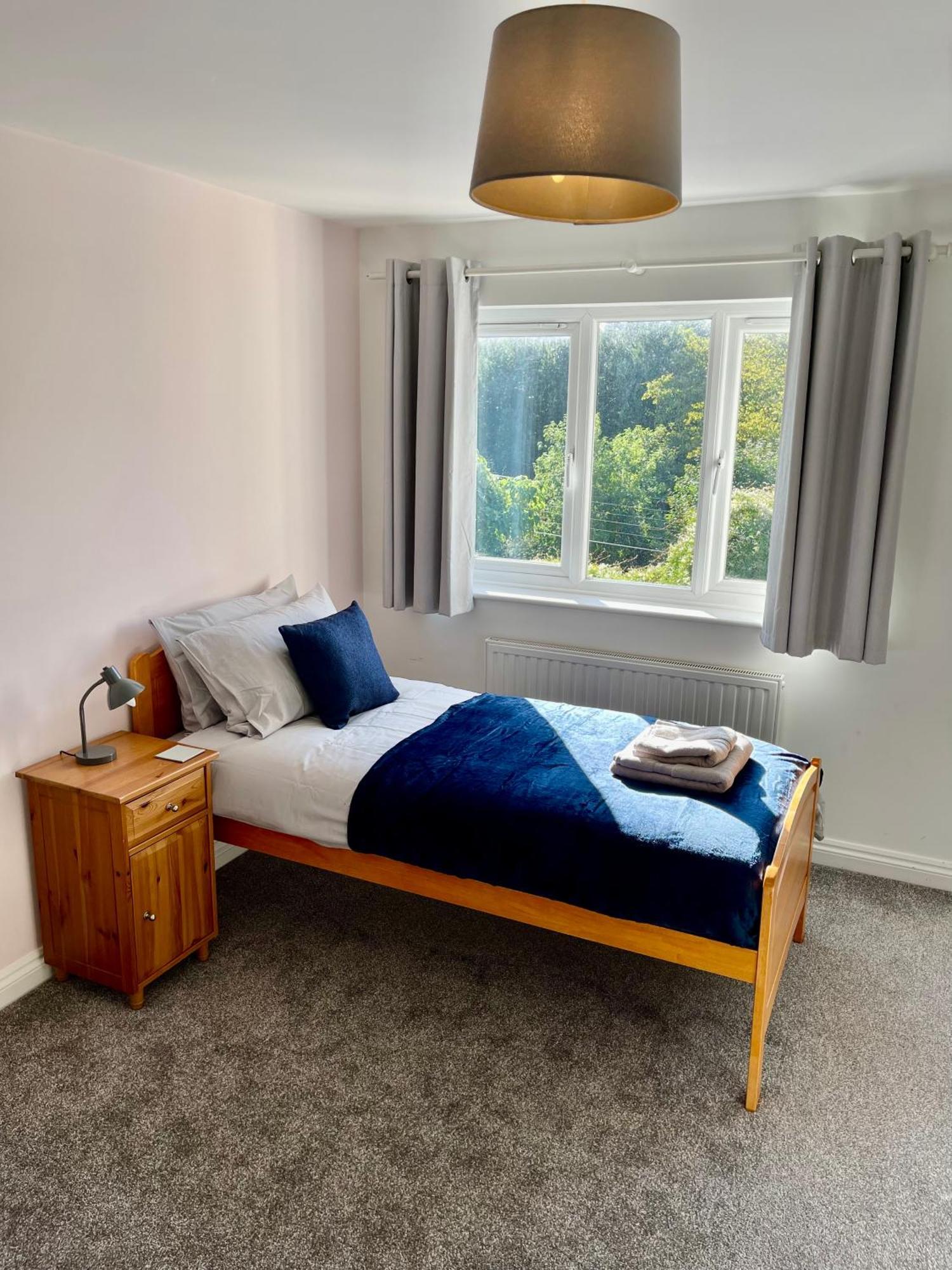 Large 5 Bed Detached House Near Stansted Airport With Parking For 2 Vehicles! Stansted Stays Станстед Маунтфитчет Екстериор снимка