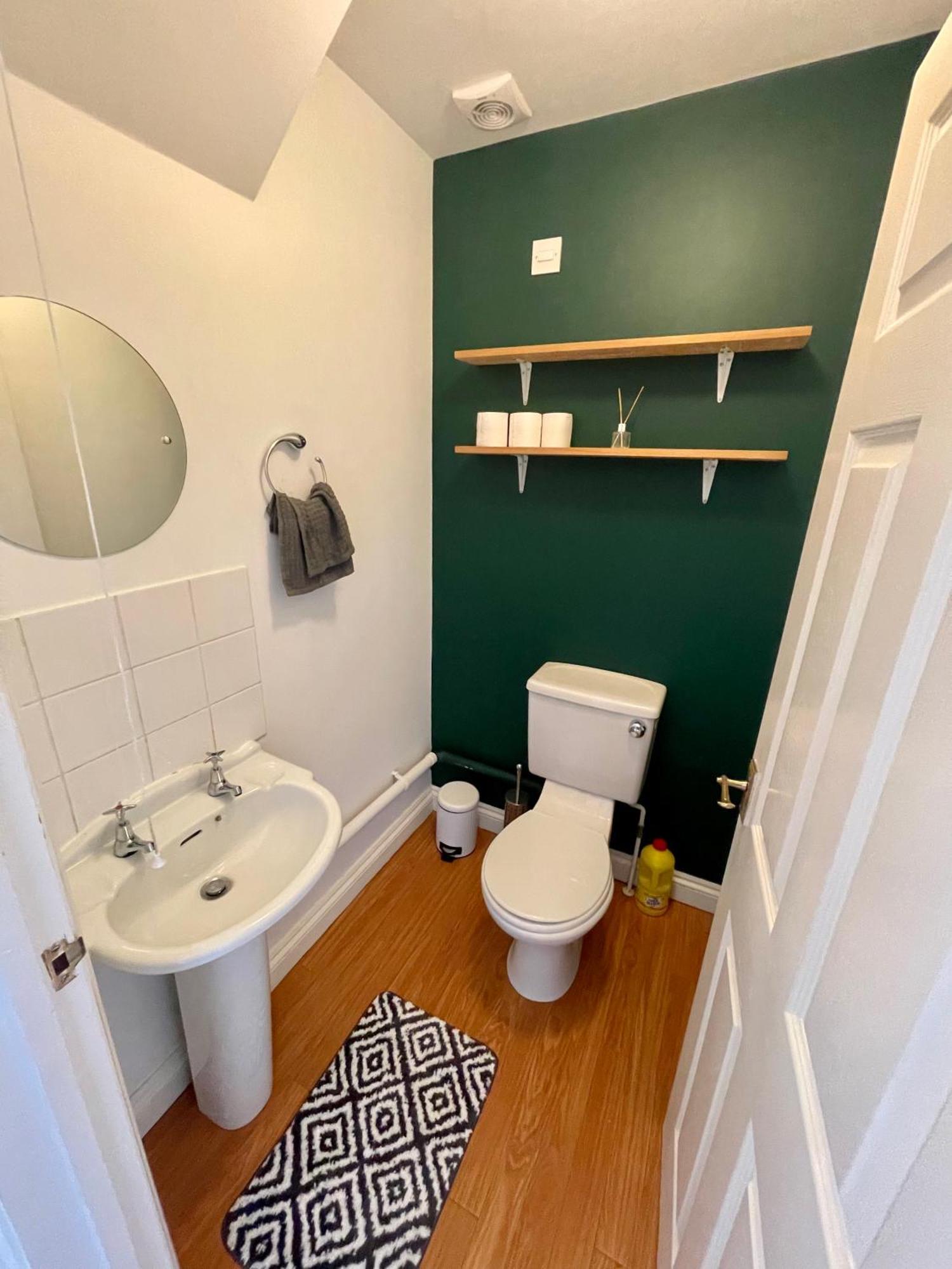 Large 5 Bed Detached House Near Stansted Airport With Parking For 2 Vehicles! Stansted Stays Станстед Маунтфитчет Екстериор снимка