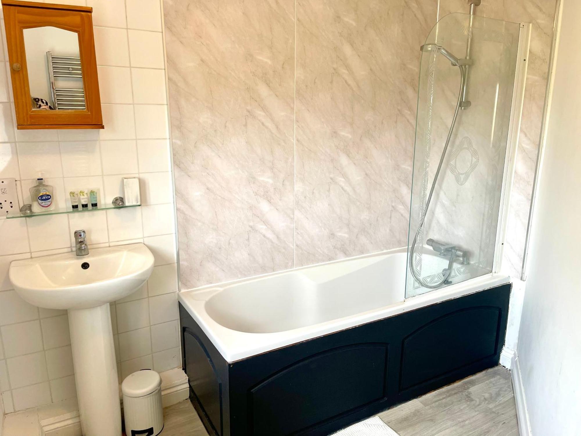 Large 5 Bed Detached House Near Stansted Airport With Parking For 2 Vehicles! Stansted Stays Станстед Маунтфитчет Екстериор снимка