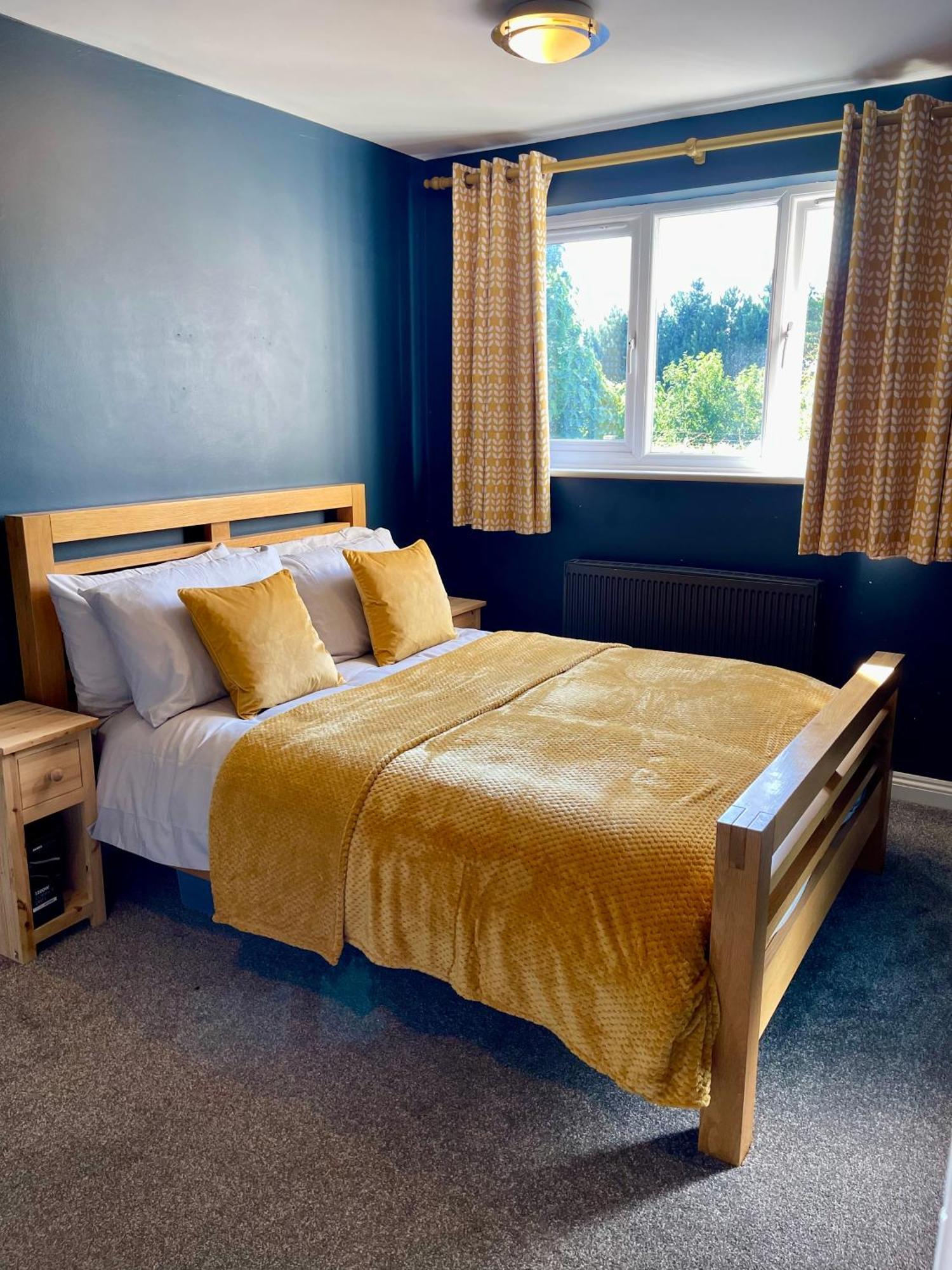 Large 5 Bed Detached House Near Stansted Airport With Parking For 2 Vehicles! Stansted Stays Станстед Маунтфитчет Екстериор снимка