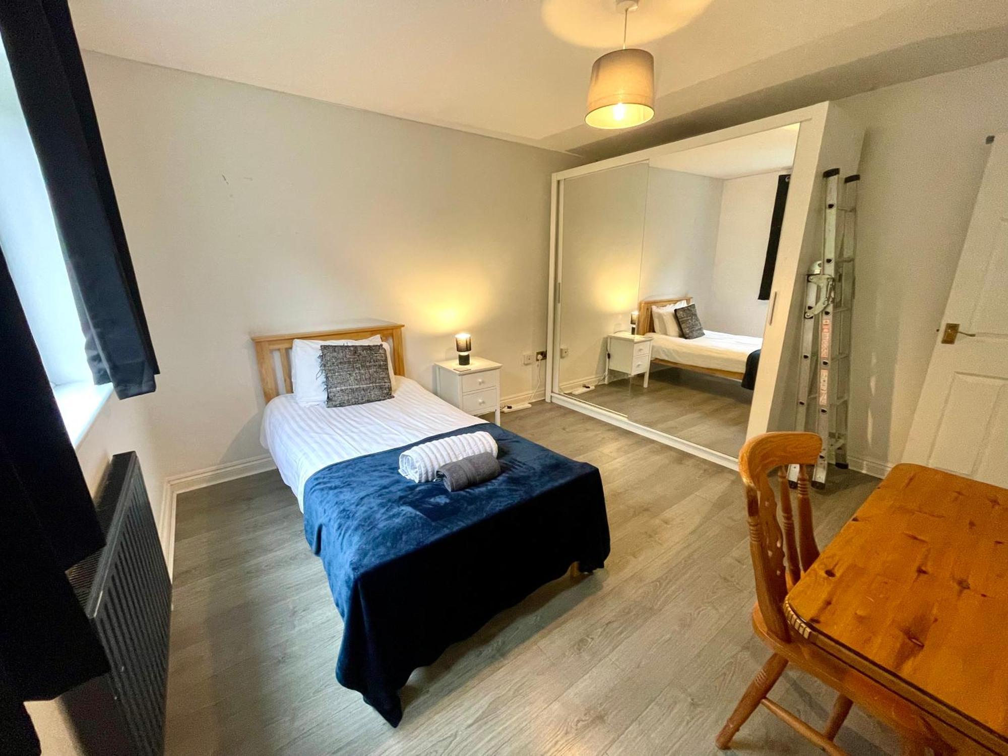 Large 5 Bed Detached House Near Stansted Airport With Parking For 2 Vehicles! Stansted Stays Станстед Маунтфитчет Екстериор снимка